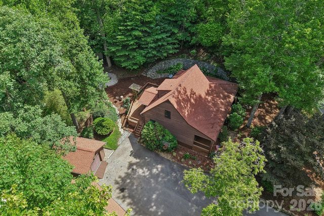 1952 Davis Mountain Road, Hendersonville, NC 28739