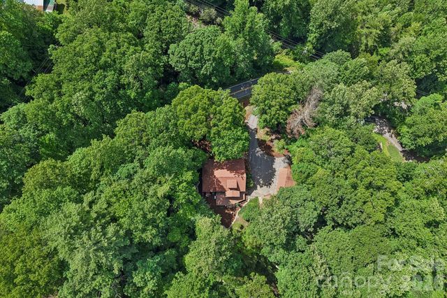 1952 Davis Mountain Road, Hendersonville, NC 28739