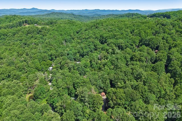 1952 Davis Mountain Road, Hendersonville, NC 28739