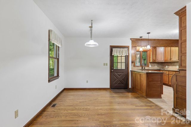 1952 Davis Mountain Road, Hendersonville, NC 28739