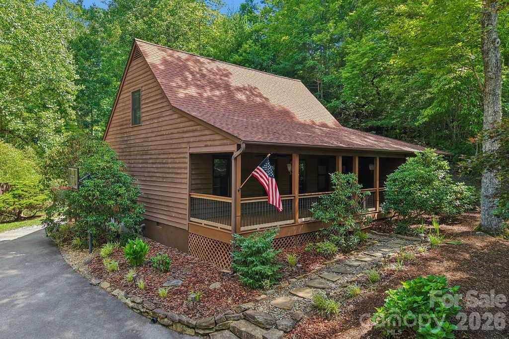 1952 Davis Mountain Road, Hendersonville, NC 28739