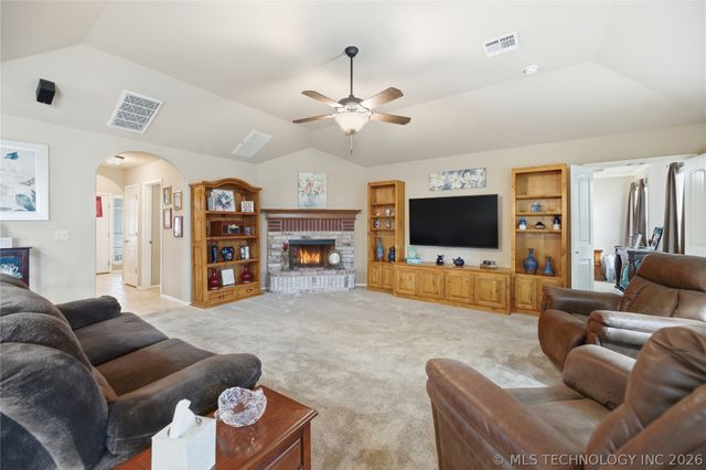 5209 S Bahama Avenue, Sand Springs, OK 74063