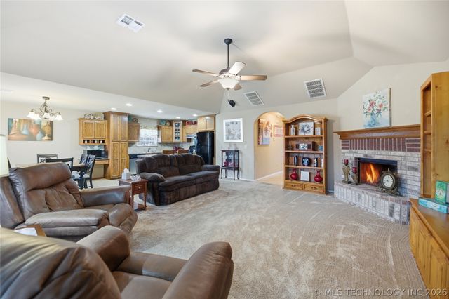 5209 S Bahama Avenue, Sand Springs, OK 74063