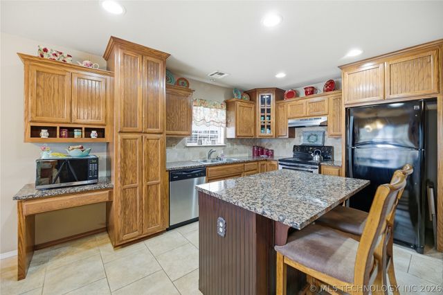 5209 S Bahama Avenue, Sand Springs, OK 74063