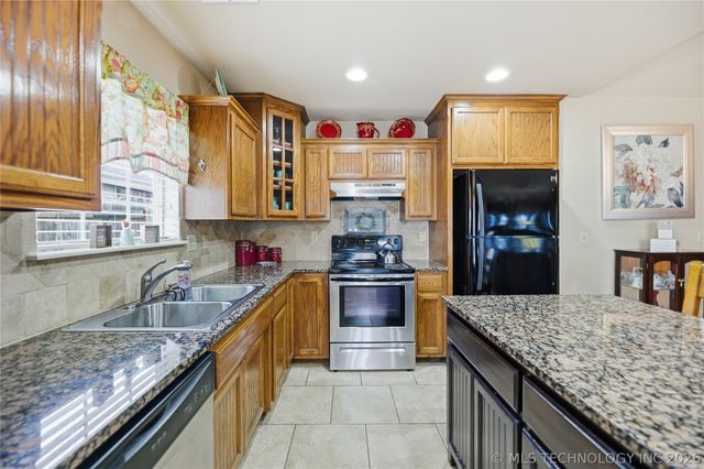 5209 S Bahama Avenue, Sand Springs, OK 74063