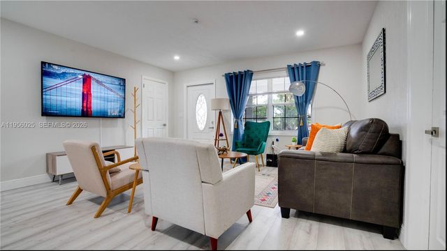 5157 NE 6th Ave, Oakland Park, FL 33334