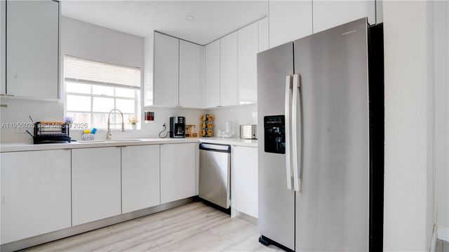 5157 NE 6th Ave, Oakland Park, FL 33334