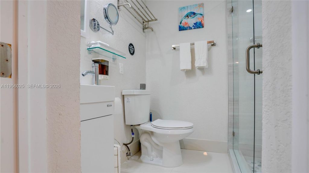 Image 13 of property listing at 5157 NE 6th Ave, Oakland Park, FL 33334