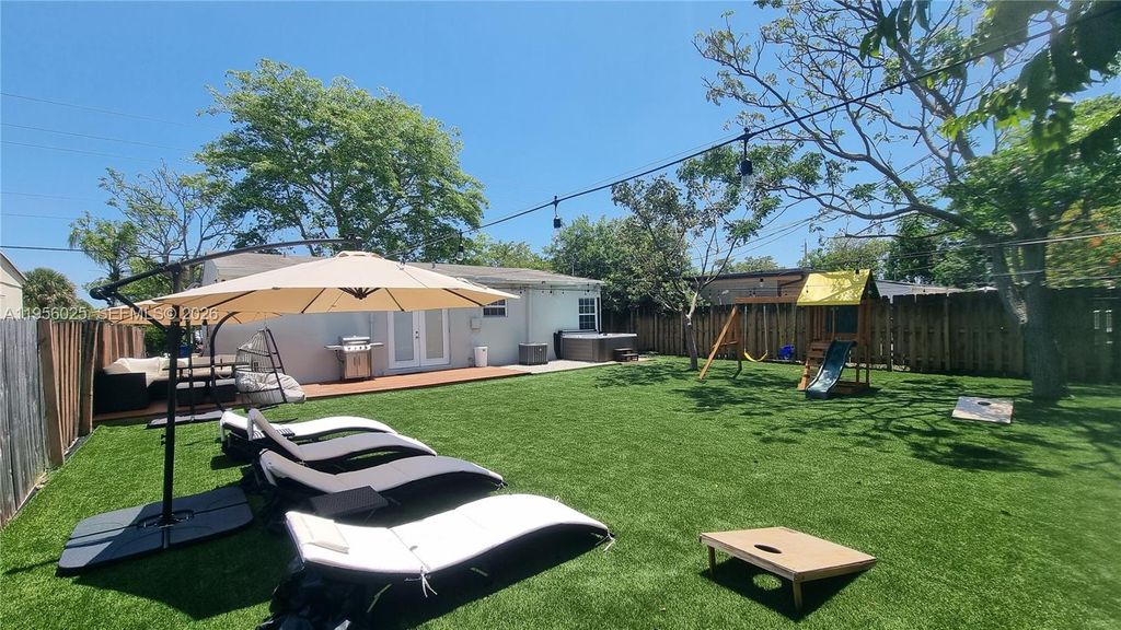 Image 18 of property listing at 5157 NE 6th Ave, Oakland Park, FL 33334