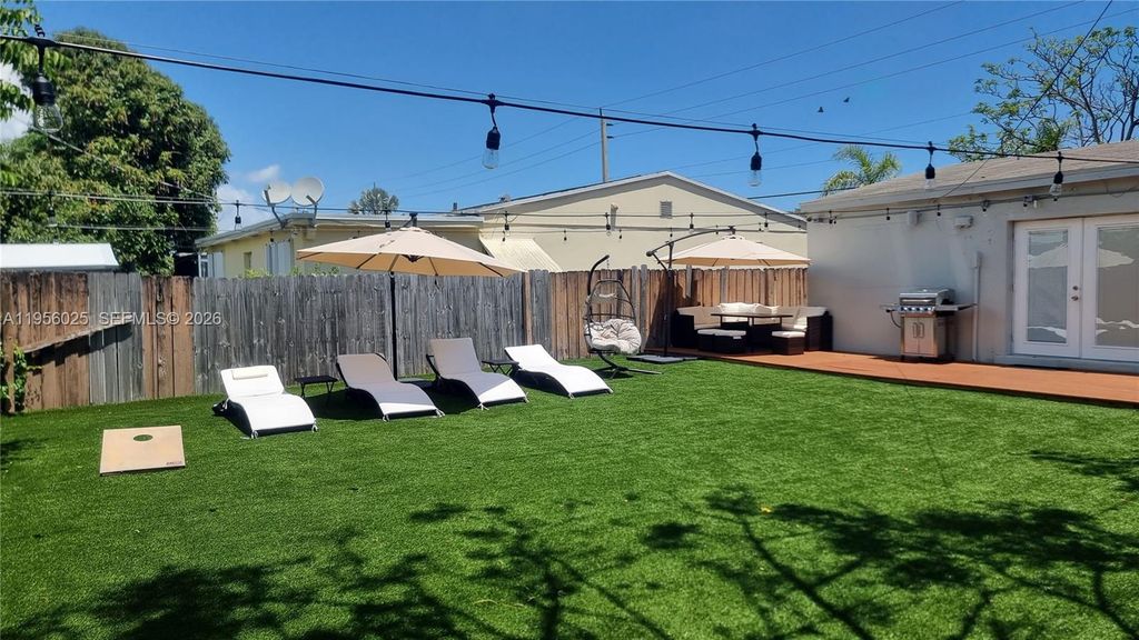 Image 22 of property listing at 5157 NE 6th Ave, Oakland Park, FL 33334