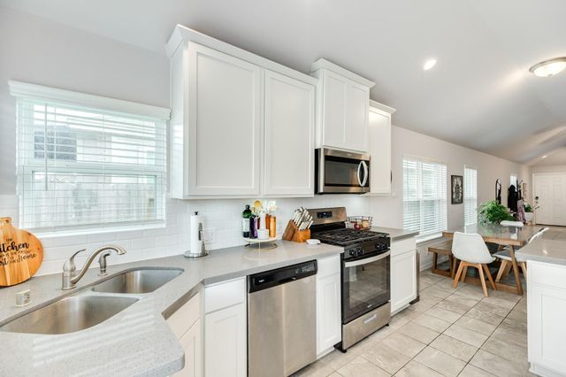 108 Cullen Street, Angleton, TX 77515