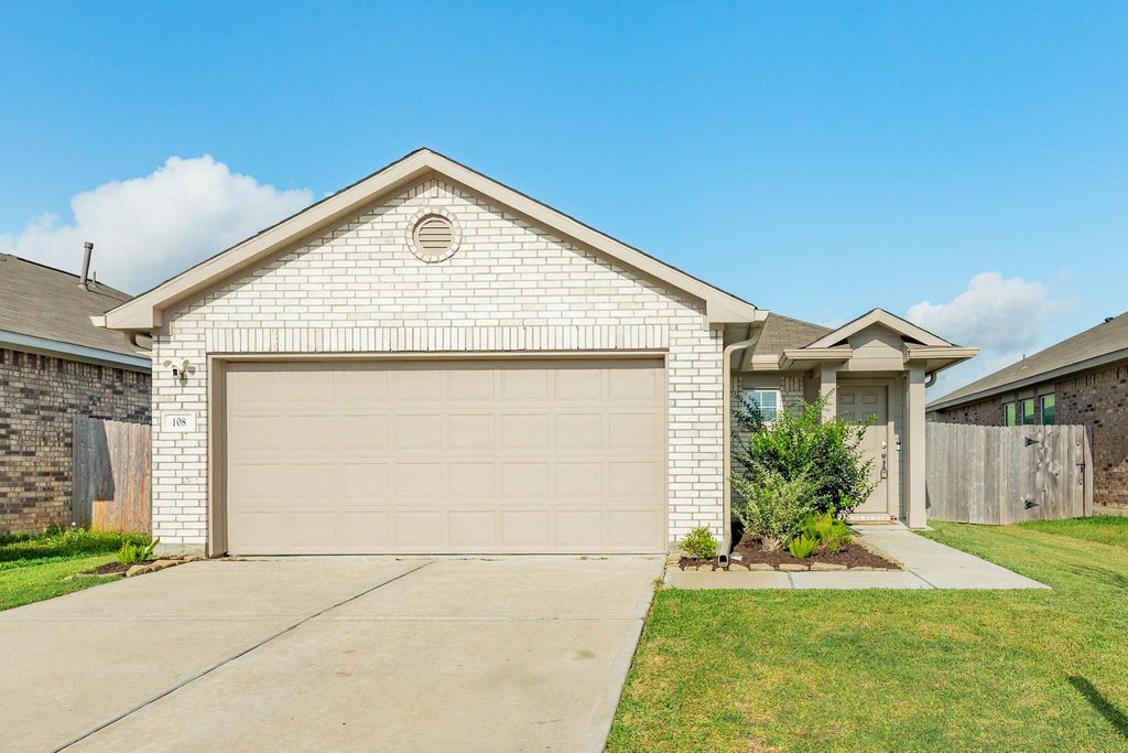 108 Cullen Street, Angleton, TX 77515