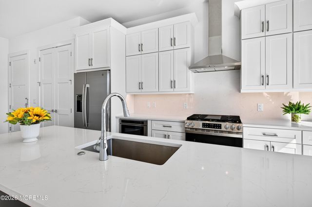 1 5th Avenue 209, Neptune City, NJ 07753