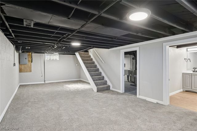 62 Jacobs Road, Hubbard, OH 44425