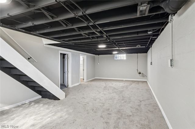 62 Jacobs Road, Hubbard, OH 44425