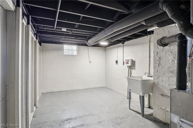 62 Jacobs Road, Hubbard, OH 44425