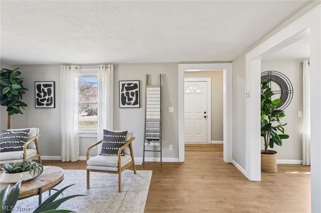 62 Jacobs Road, Hubbard, OH 44425