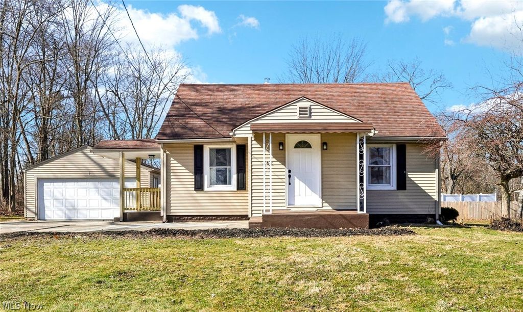 62 Jacobs Road, Hubbard, OH 44425