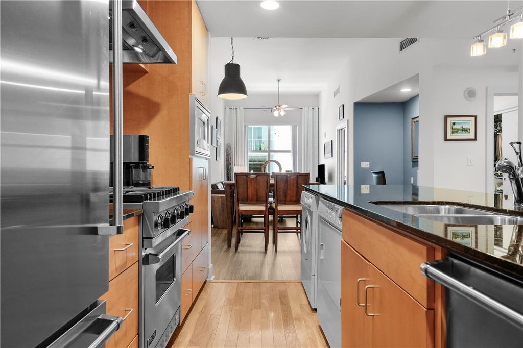 Image 8 of property listing at 1120 E KENNEDY BOULEVARD 827, Tampa, FL 33602