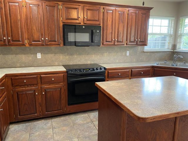 2264 Gray Dove Drive, Shawnee, OK 74804