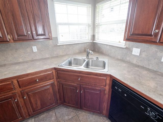 2264 Gray Dove Drive, Shawnee, OK 74804