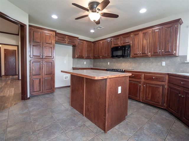 2264 Gray Dove Drive, Shawnee, OK 74804