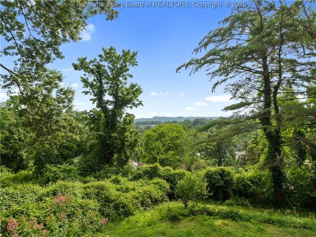 9 Observatory Road, Charleston, WV 25314