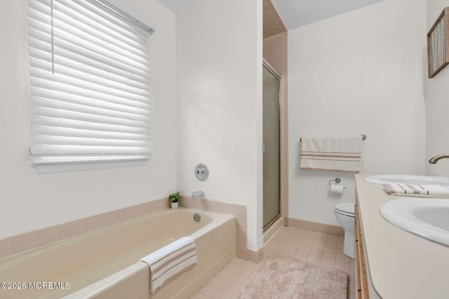12 Munsee Trail, Branchburg, NJ 08876