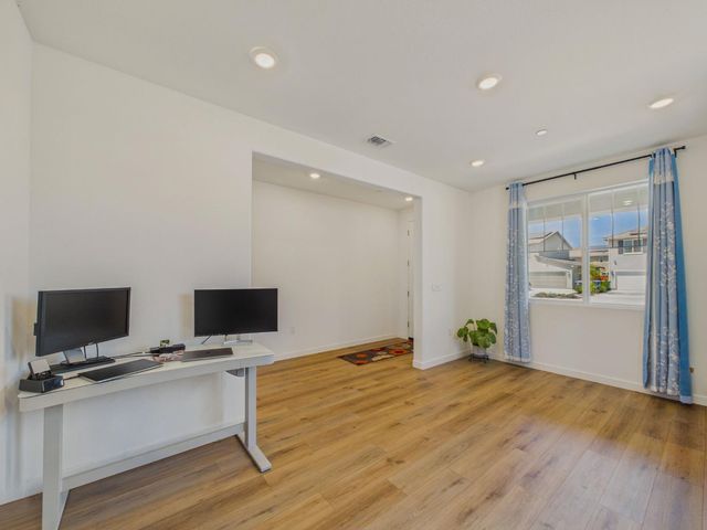 3276 Oak Trail Dr, Manteca, CA 95337