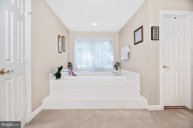 3311 KNOLLS PKWY, Ijamsville, MD 21754