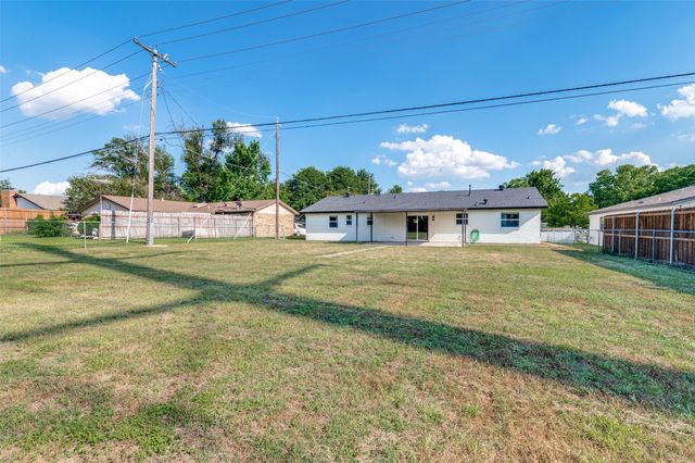 1101 Spring Brook Drive, Bedford, TX 76021