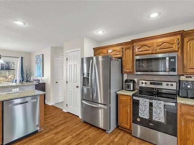 10916 N OXFORD Avenue, Kansas City, MO 64157