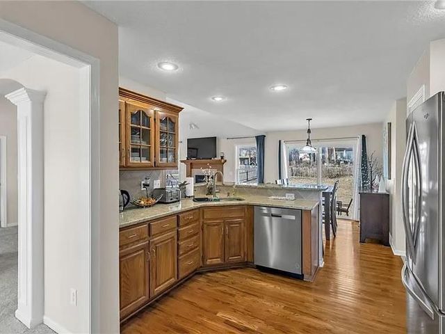 10916 N OXFORD Avenue, Kansas City, MO 64157