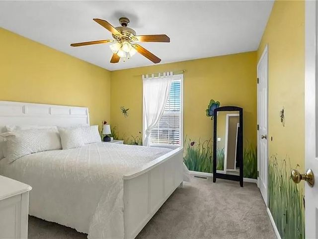 10916 N OXFORD Avenue, Kansas City, MO 64157