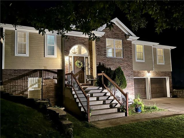 10916 N OXFORD Avenue, Kansas City, MO 64157