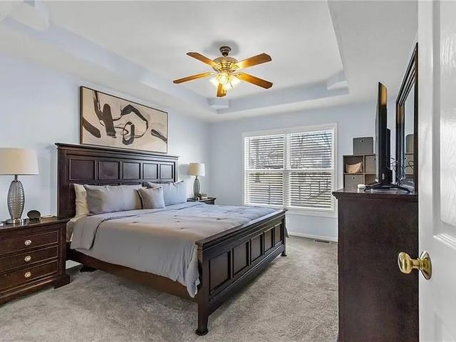 10916 N OXFORD Avenue, Kansas City, MO 64157