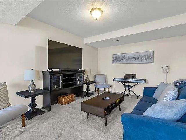 10916 N OXFORD Avenue, Kansas City, MO 64157