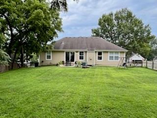 10916 N OXFORD Avenue, Kansas City, MO 64157