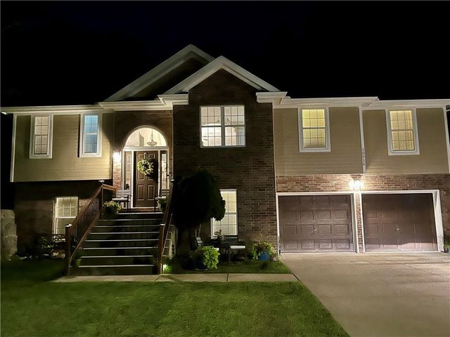 10916 N OXFORD Avenue, Kansas City, MO 64157