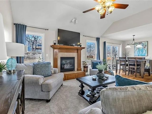 10916 N OXFORD Avenue, Kansas City, MO 64157