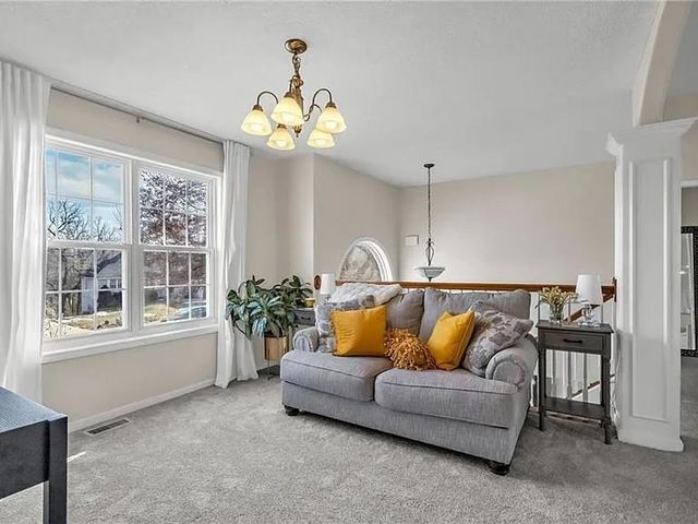 10916 N OXFORD Avenue, Kansas City, MO 64157