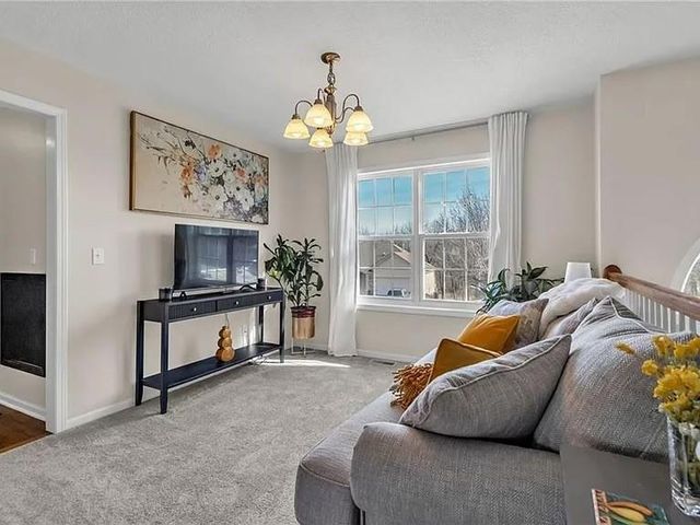 10916 N OXFORD Avenue, Kansas City, MO 64157