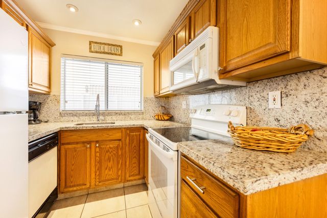 2648 NE 32nd St, Fort Lauderdale, FL 33306