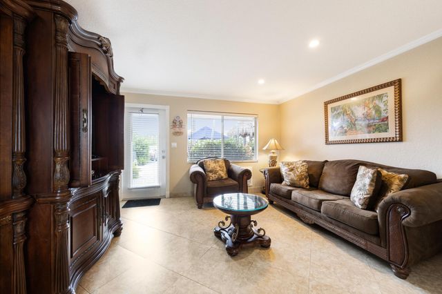 2648 NE 32nd St, Fort Lauderdale, FL 33306