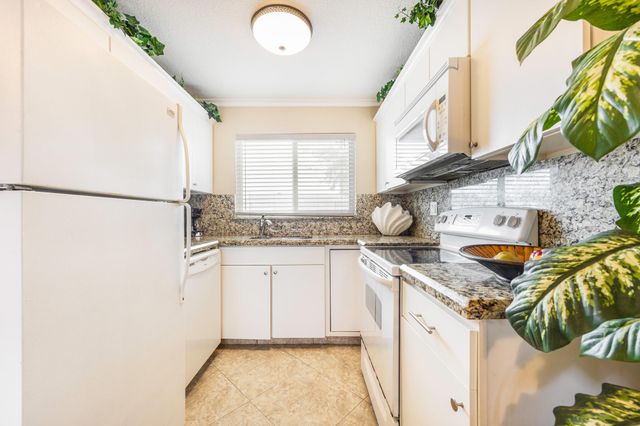 2648 NE 32nd St, Fort Lauderdale, FL 33306