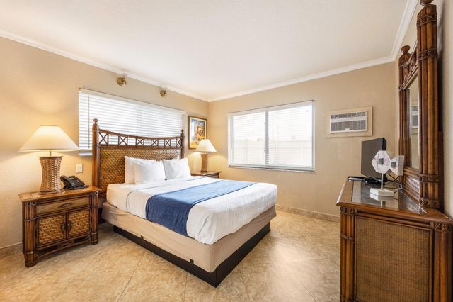 2648 NE 32nd St, Fort Lauderdale, FL 33306