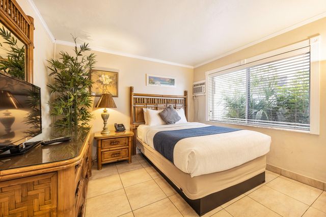 2648 NE 32nd St, Fort Lauderdale, FL 33306