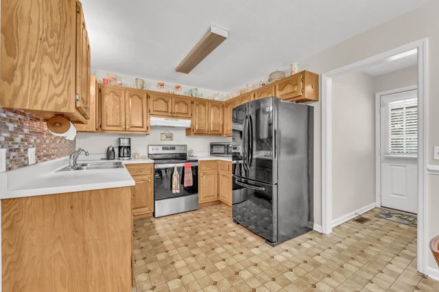 110 Acorn Dr, Dickson, TN 37055