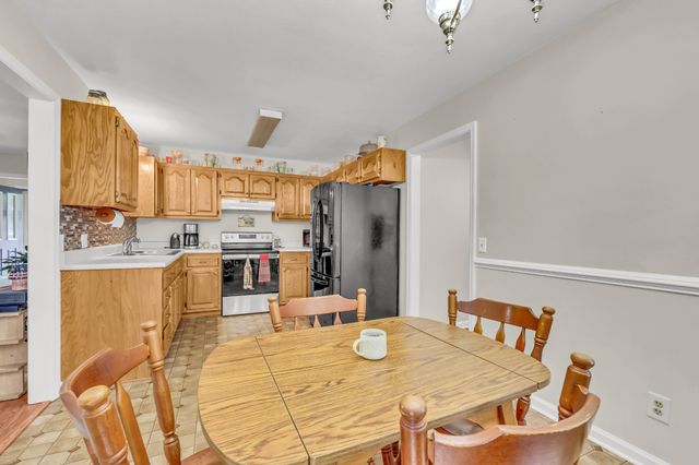 110 Acorn Dr, Dickson, TN 37055