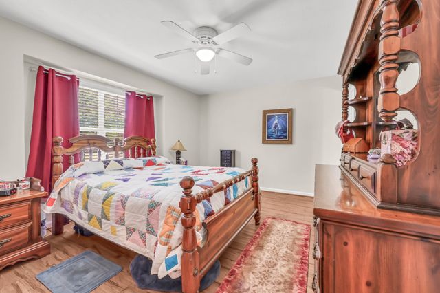 110 Acorn Dr, Dickson, TN 37055